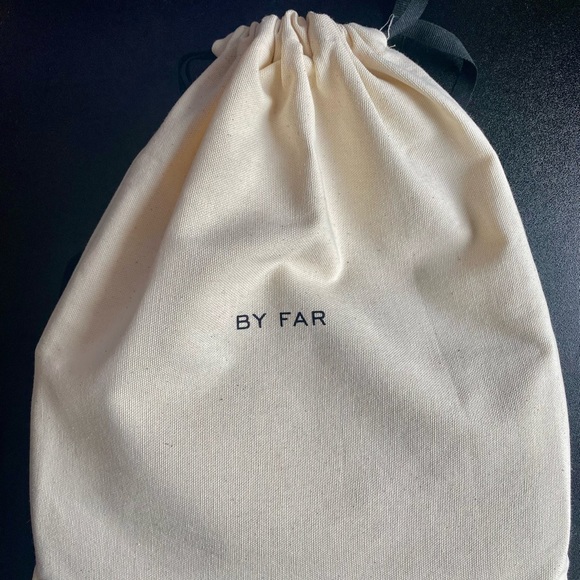 BRAND NEW! BY FAR - Rachel Cream Croco Embossed Leather Shoulder Bag - Picture 2 of 7